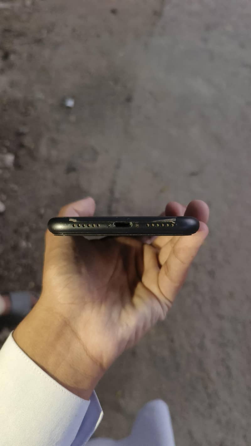 Apple iPhone 11 3