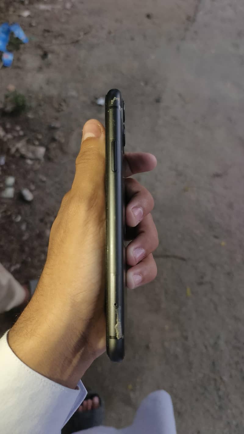 Apple iPhone 11 4