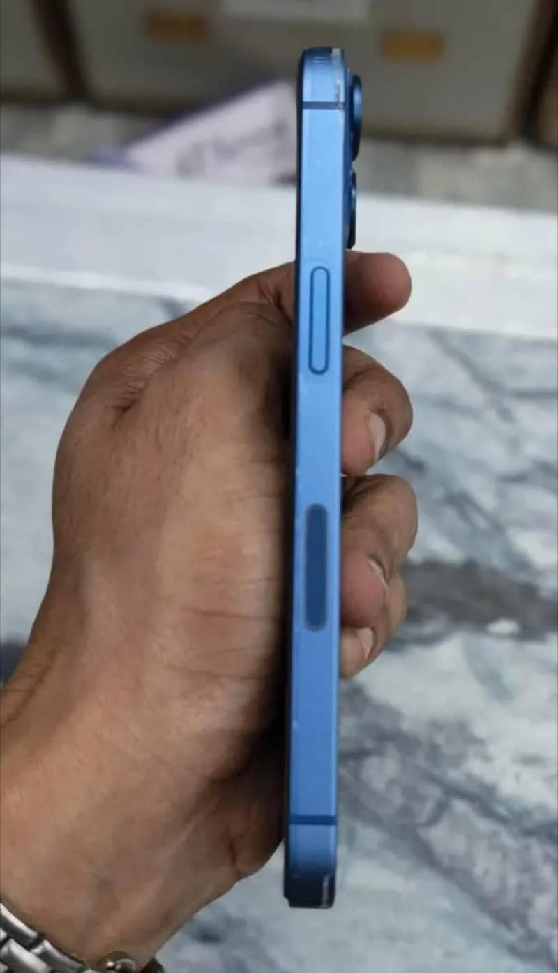 Apple iPhone 13 1