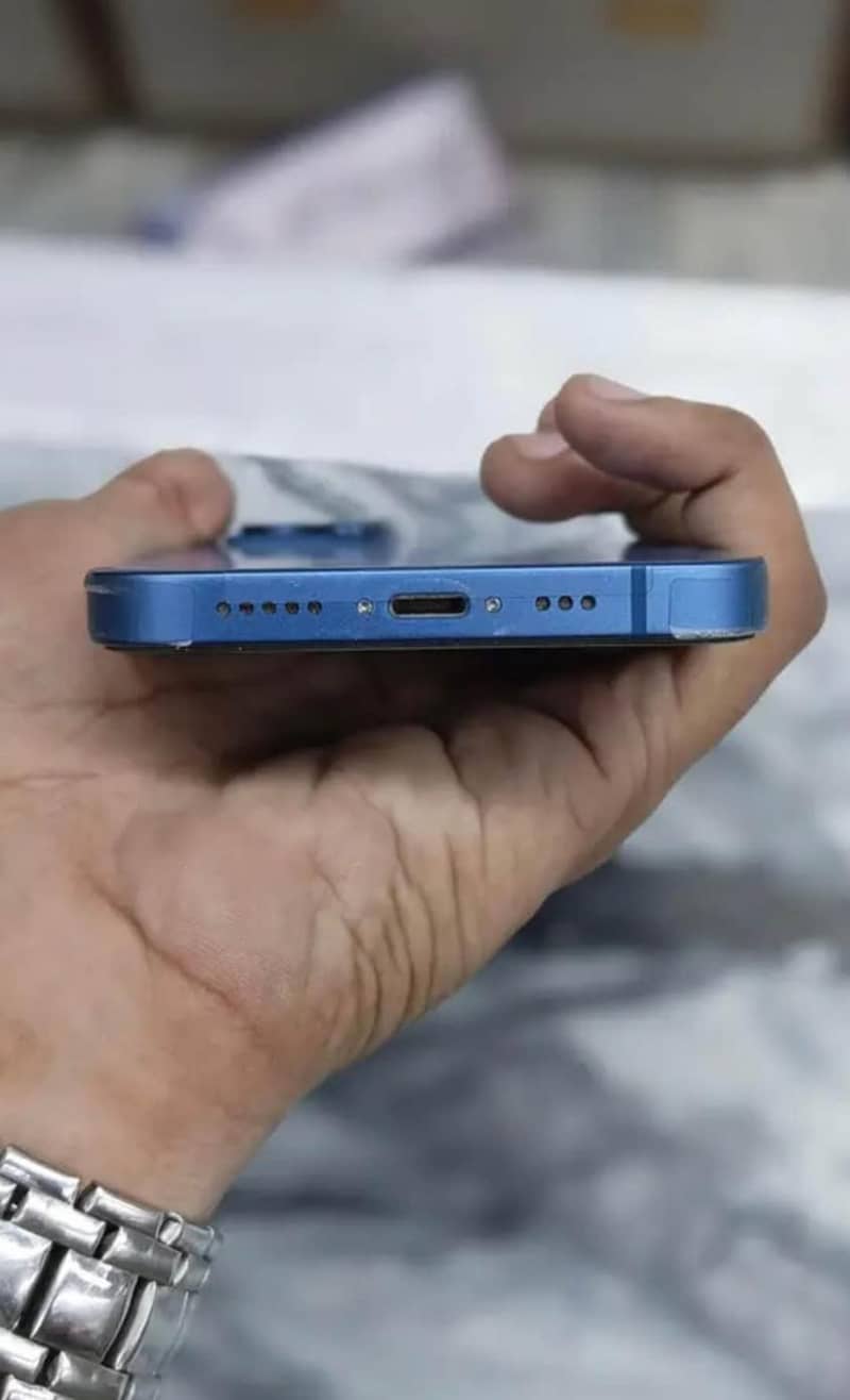 Apple iPhone 13 4