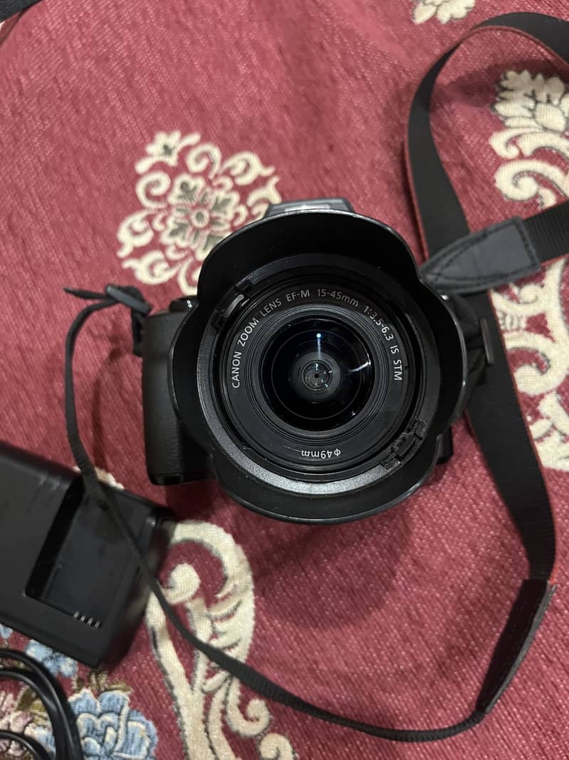 Canon camera M50 0