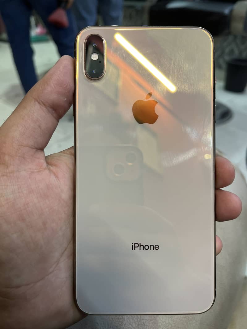 Apple iPhone XS Max 3