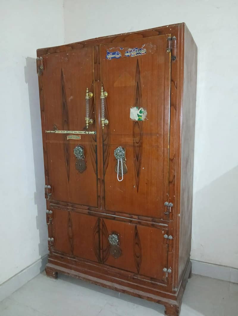 almari 1