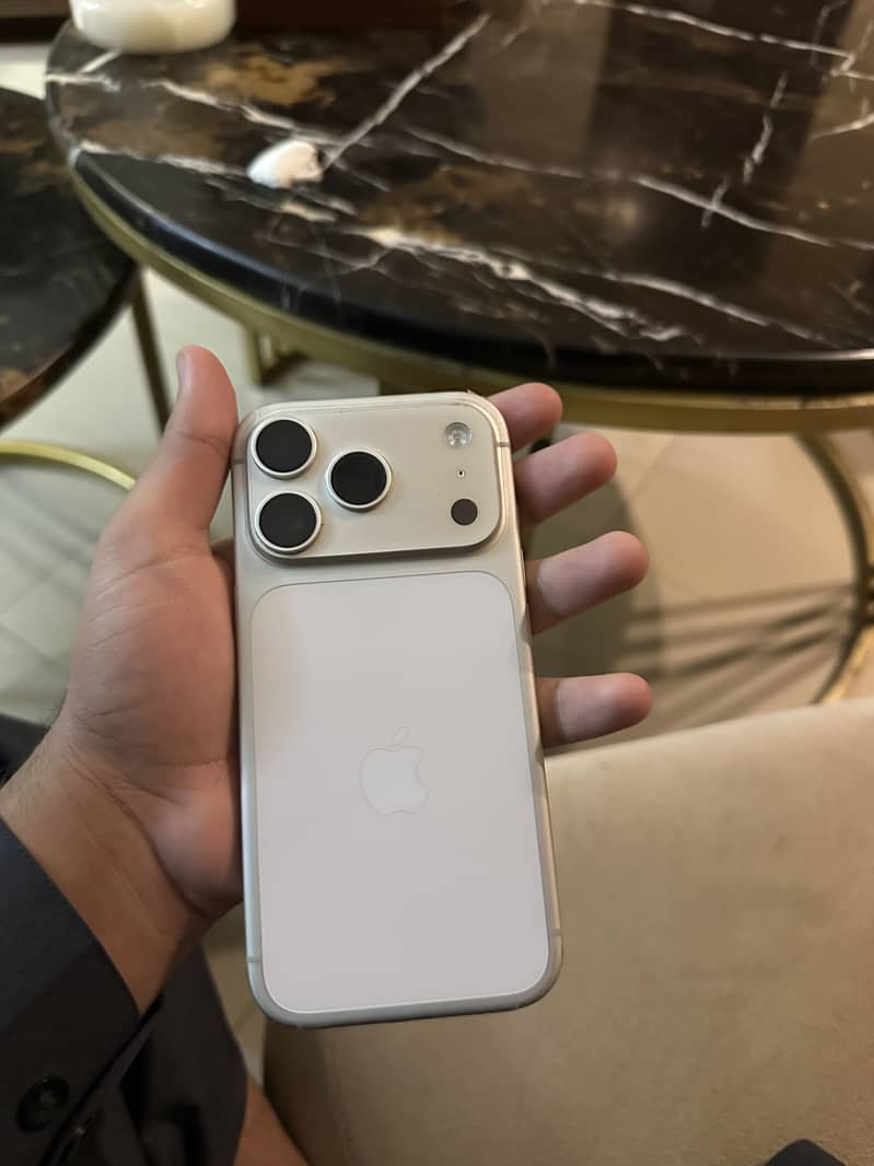Apple iPhone 17 Pro 0