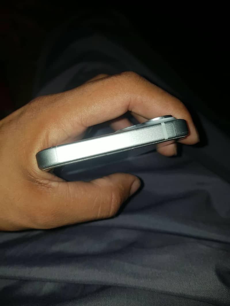 Apple iPhone 15 3
