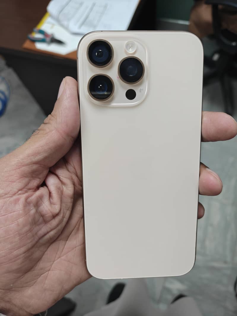 Apple iPhone 16 Pro Max 0
