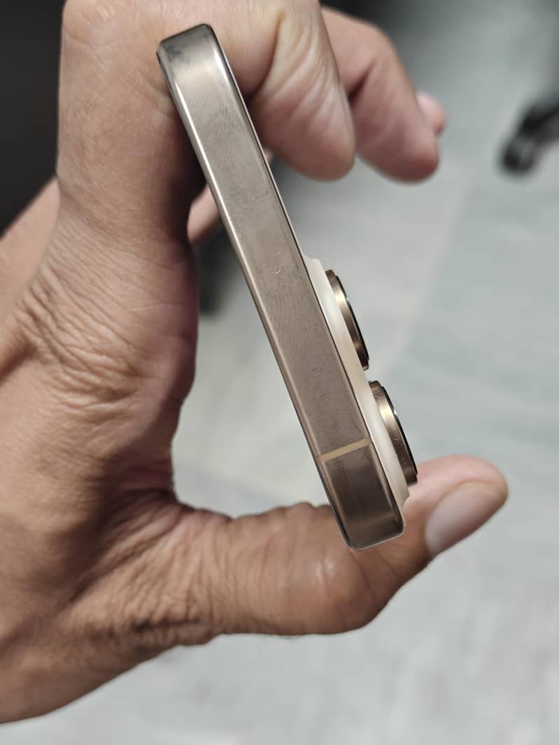 Apple iPhone 16 Pro Max 2