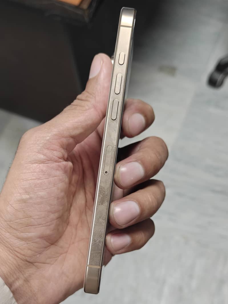 Apple iPhone 16 Pro Max 5