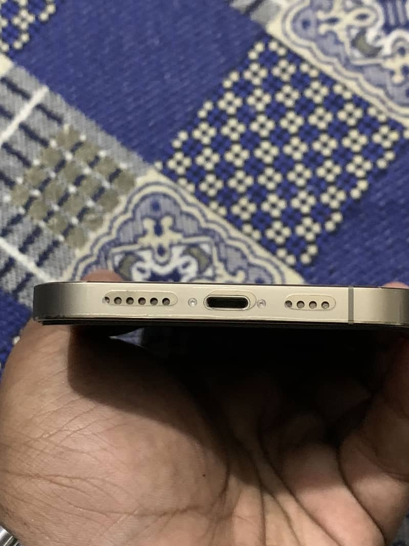 Apple iPhone 12 Pro Max 4