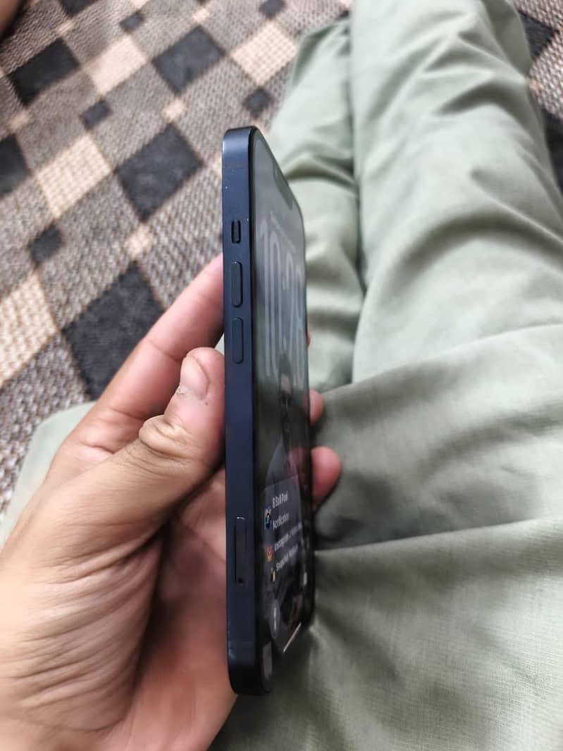 Apple iPhone 13 0