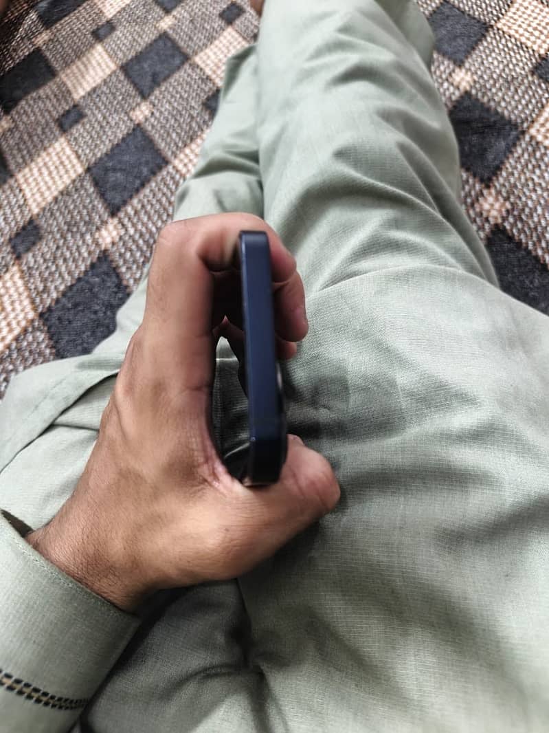 Apple iPhone 13 4