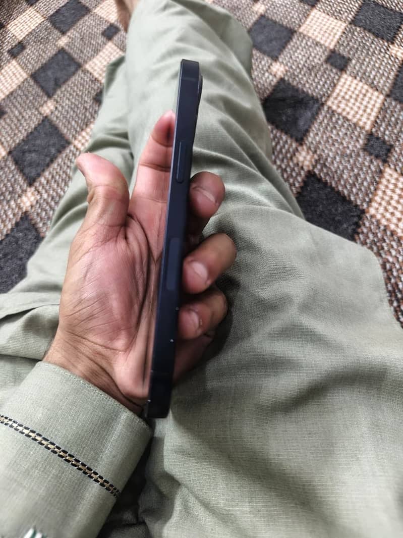 Apple iPhone 13 6