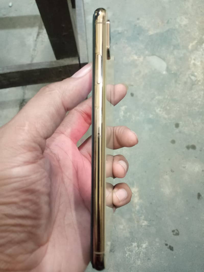 Apple iPhone XS Max 3