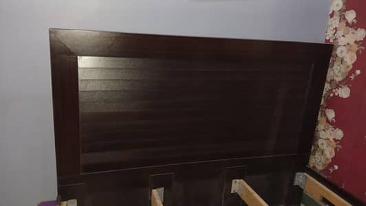 5x6.5 feet ka bed hai queen size with molty foam