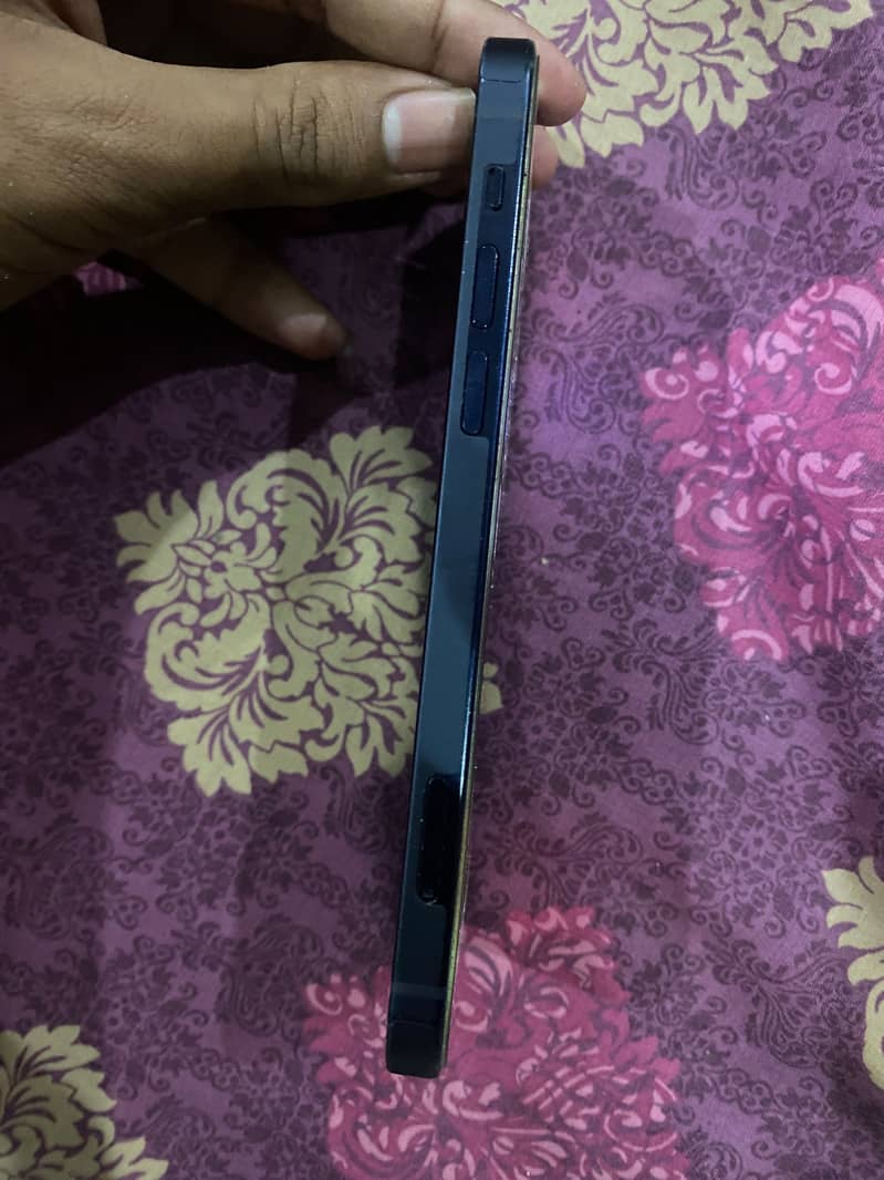 Apple iPhone 12 3