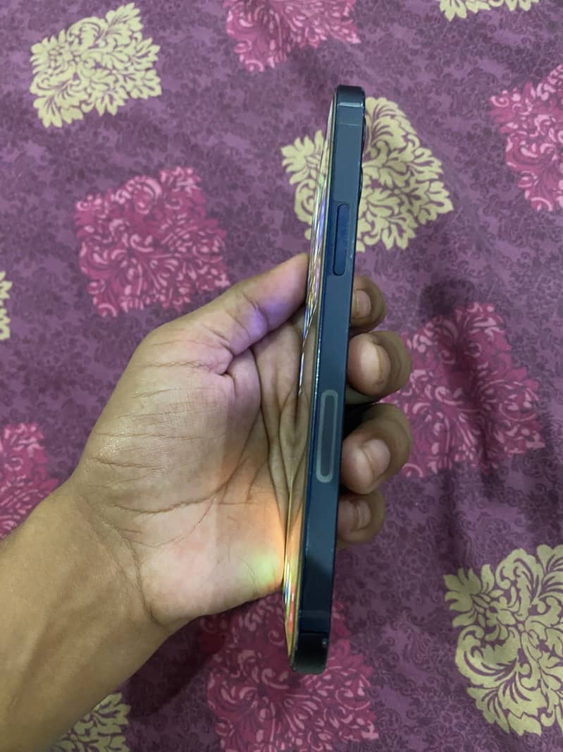 Apple iPhone 12 6