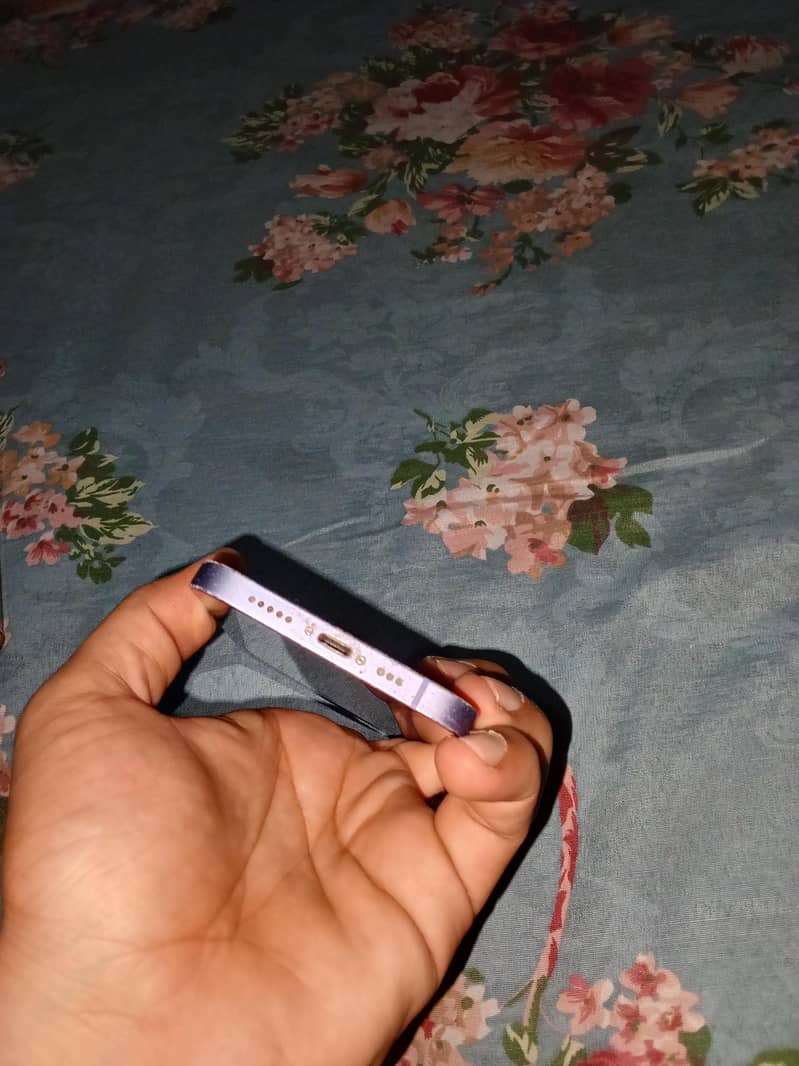 Apple iPhone 12 3