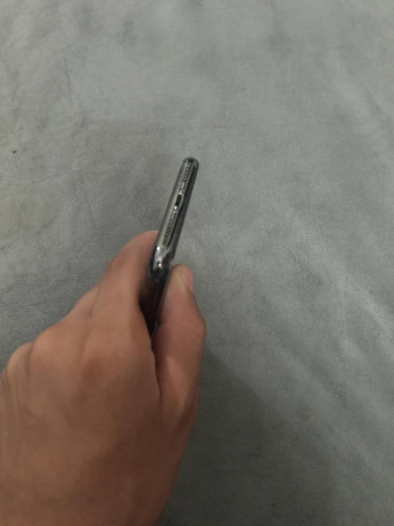 Apple iPhone X 4