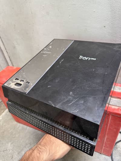 UPS TRON UNO