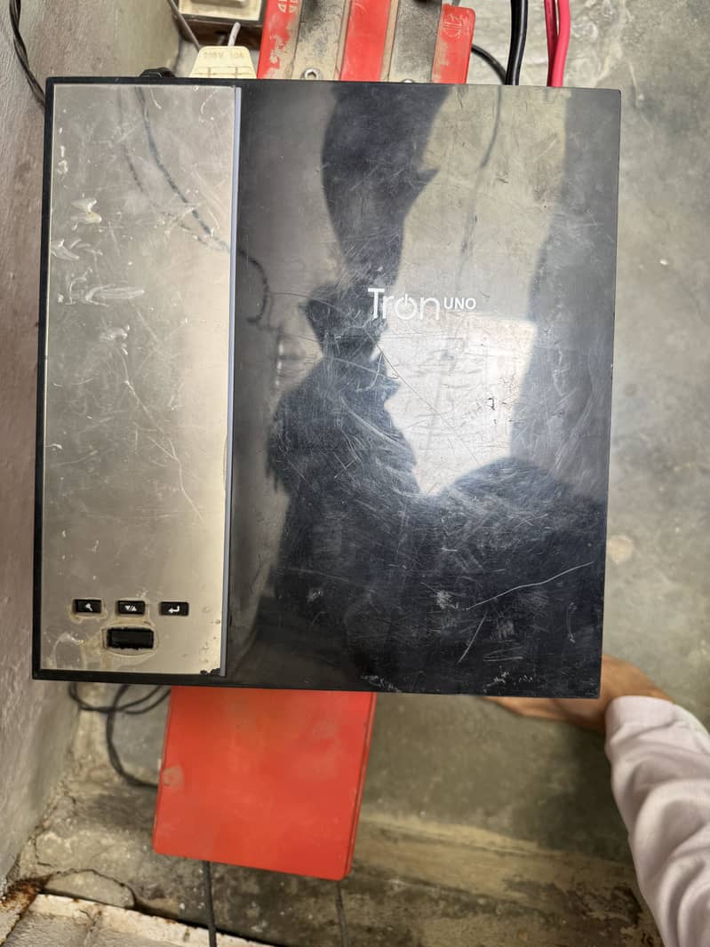 UPS TRON UNO 1