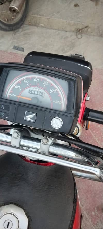 Bilkul saaf bike hy ak ropay ka bhi kam ni hony vala 03431601533 call
