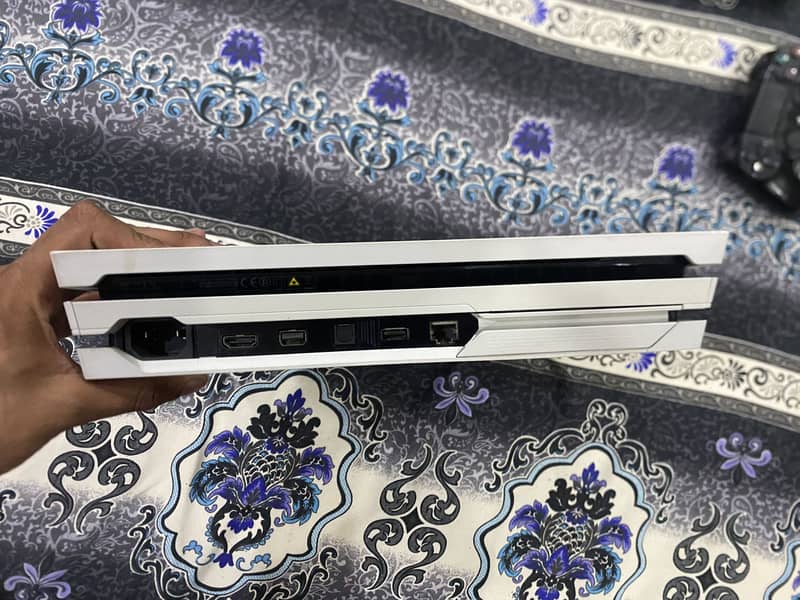 PS4 pro 1 TB 2
