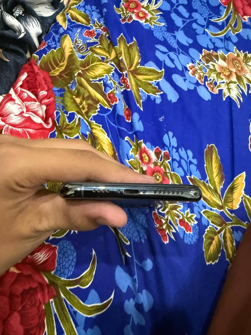 Apple iPhone 11 Pro Max 1