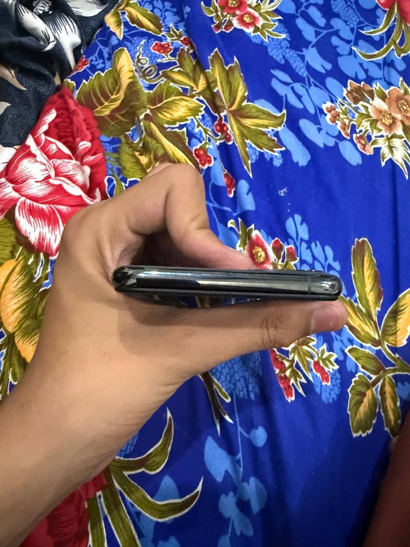 Apple iPhone 11 Pro Max 3