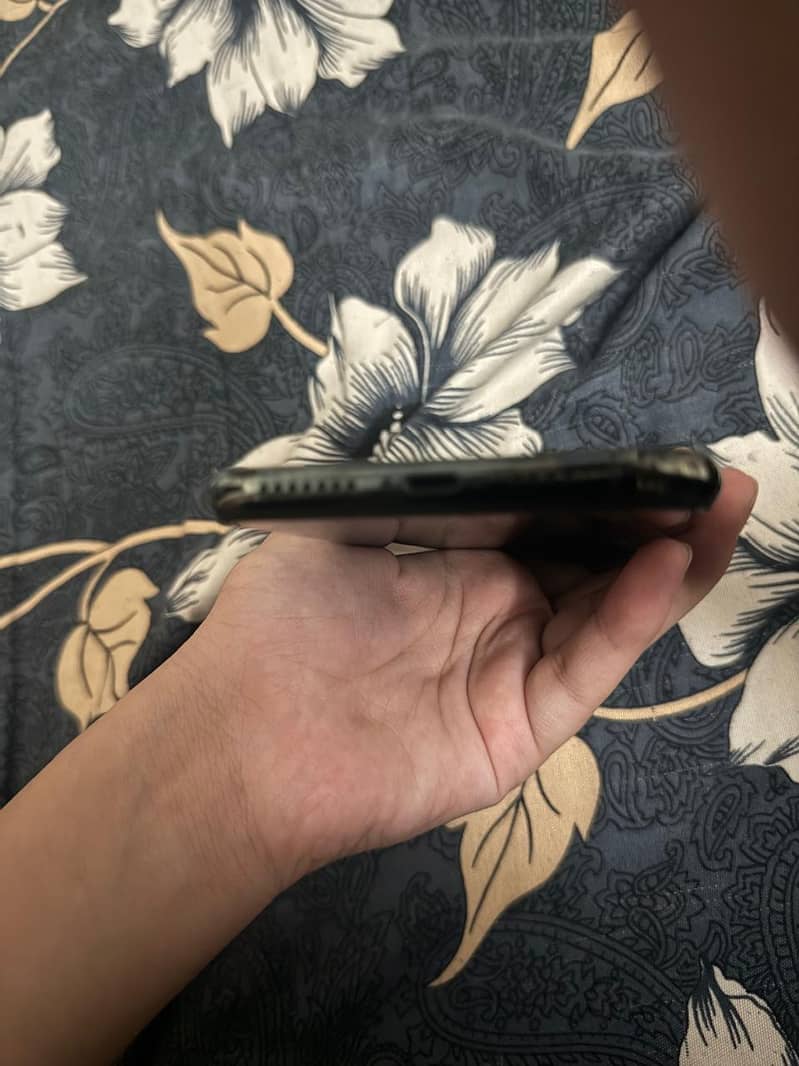 Apple iPhone 11 Pro Max 4
