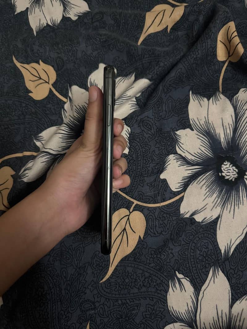 Apple iPhone 11 Pro Max 8
