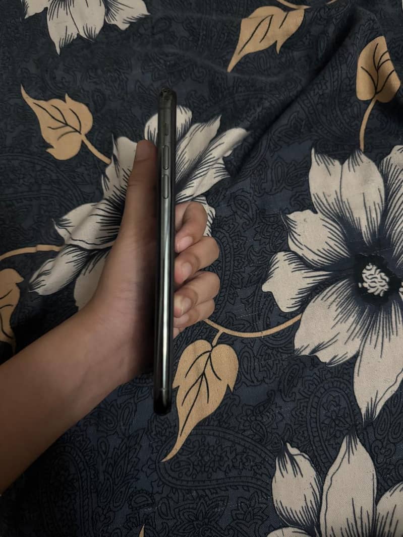 Apple iPhone 11 Pro Max 9