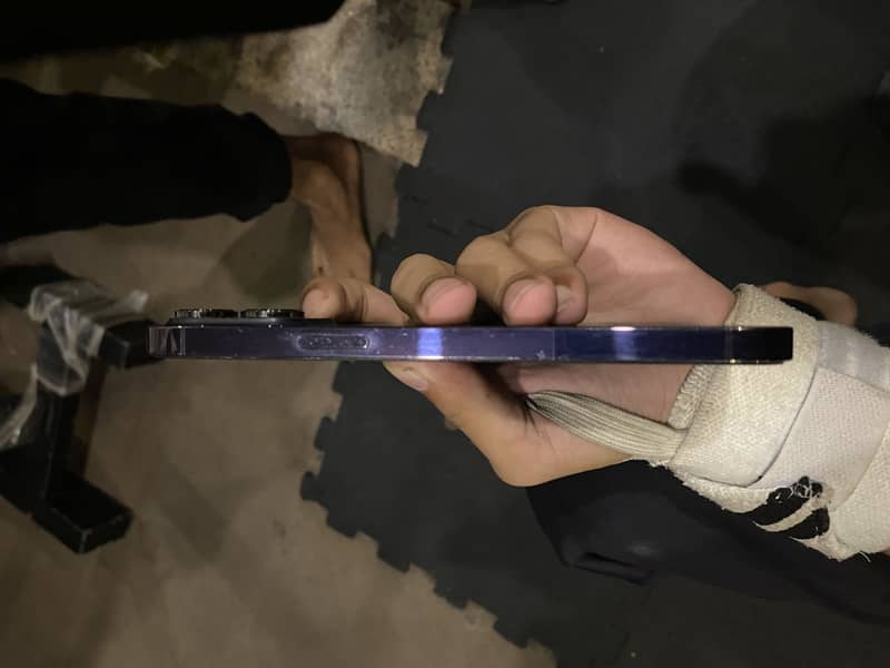 Apple iPhone 14 Pro Max 8