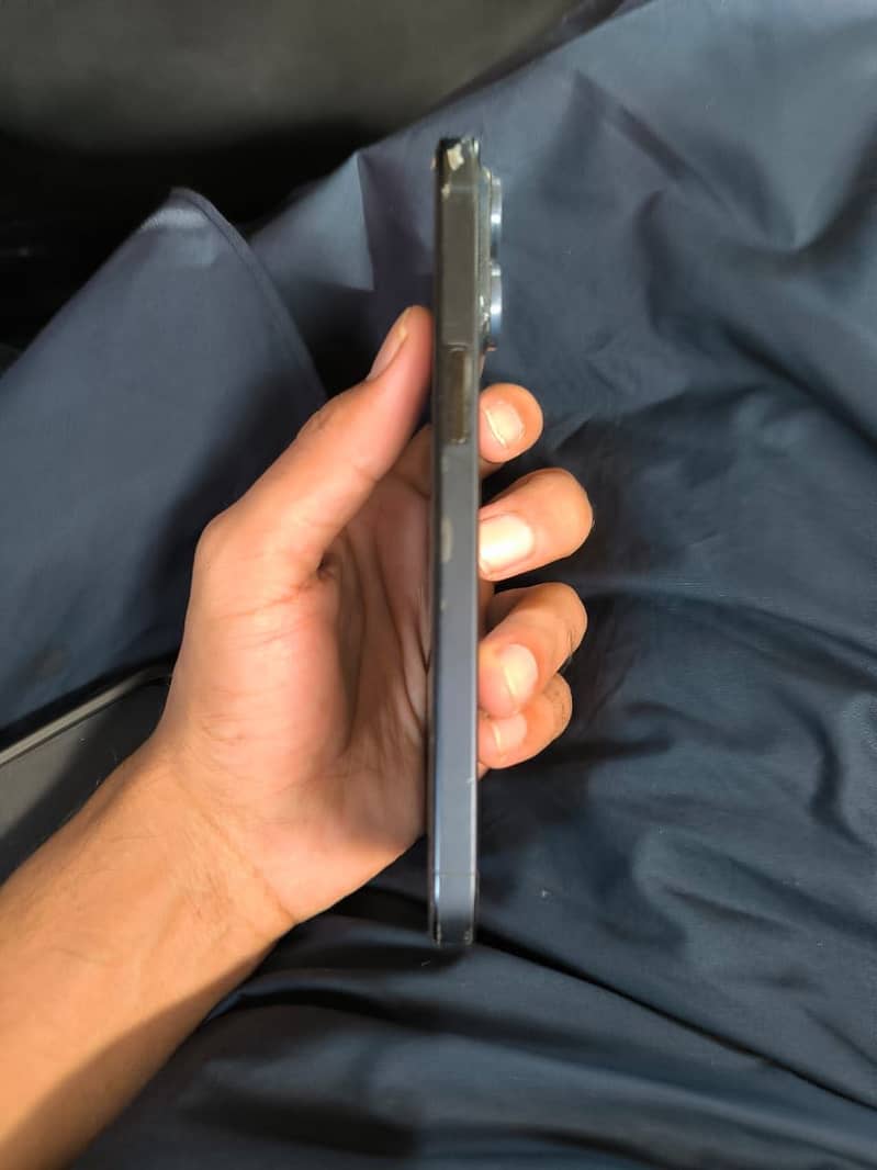 Apple iPhone 15 Pro Max 1