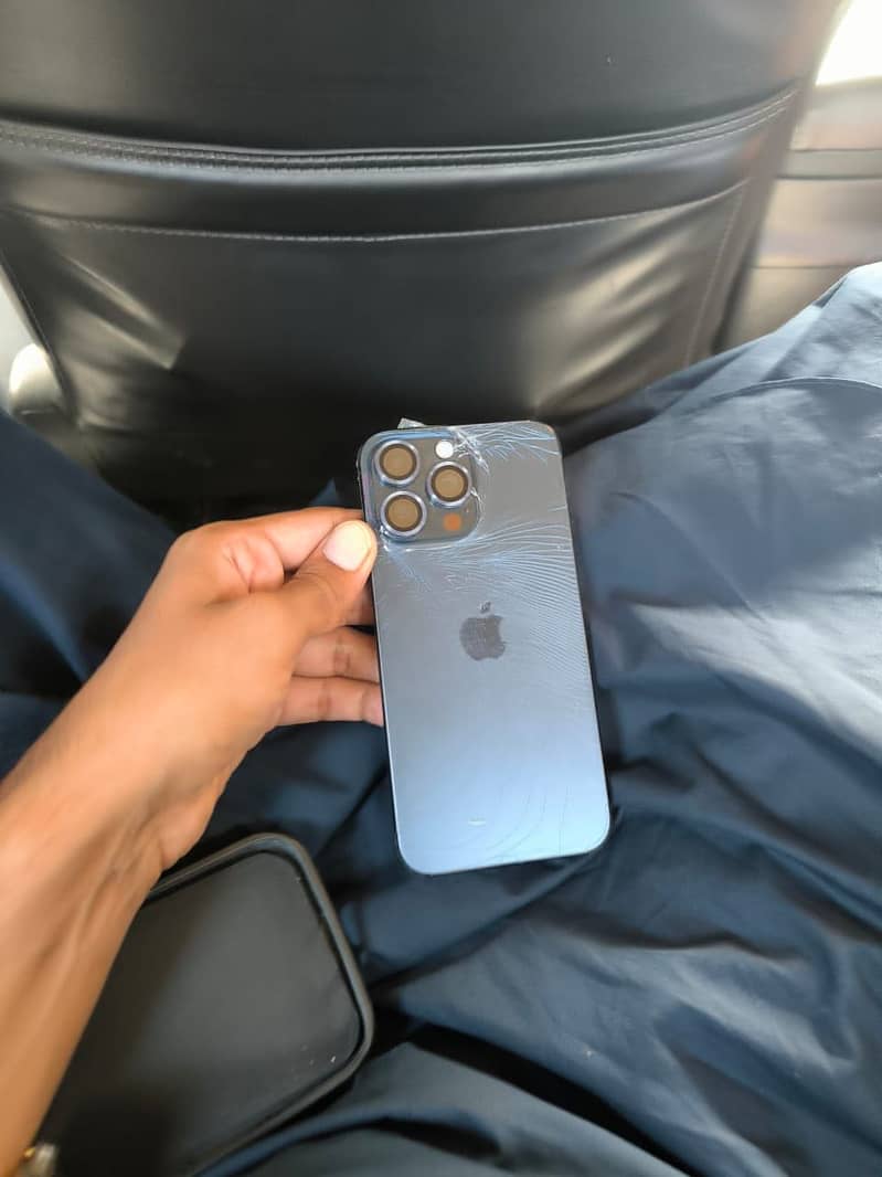 Apple iPhone 15 Pro Max 2