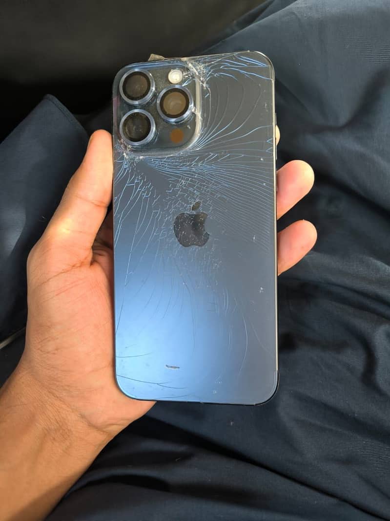 Apple iPhone 15 Pro Max 3