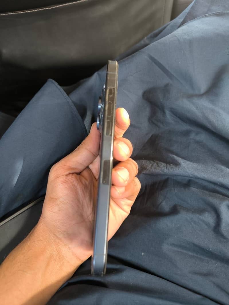 Apple iPhone 15 Pro Max 6
