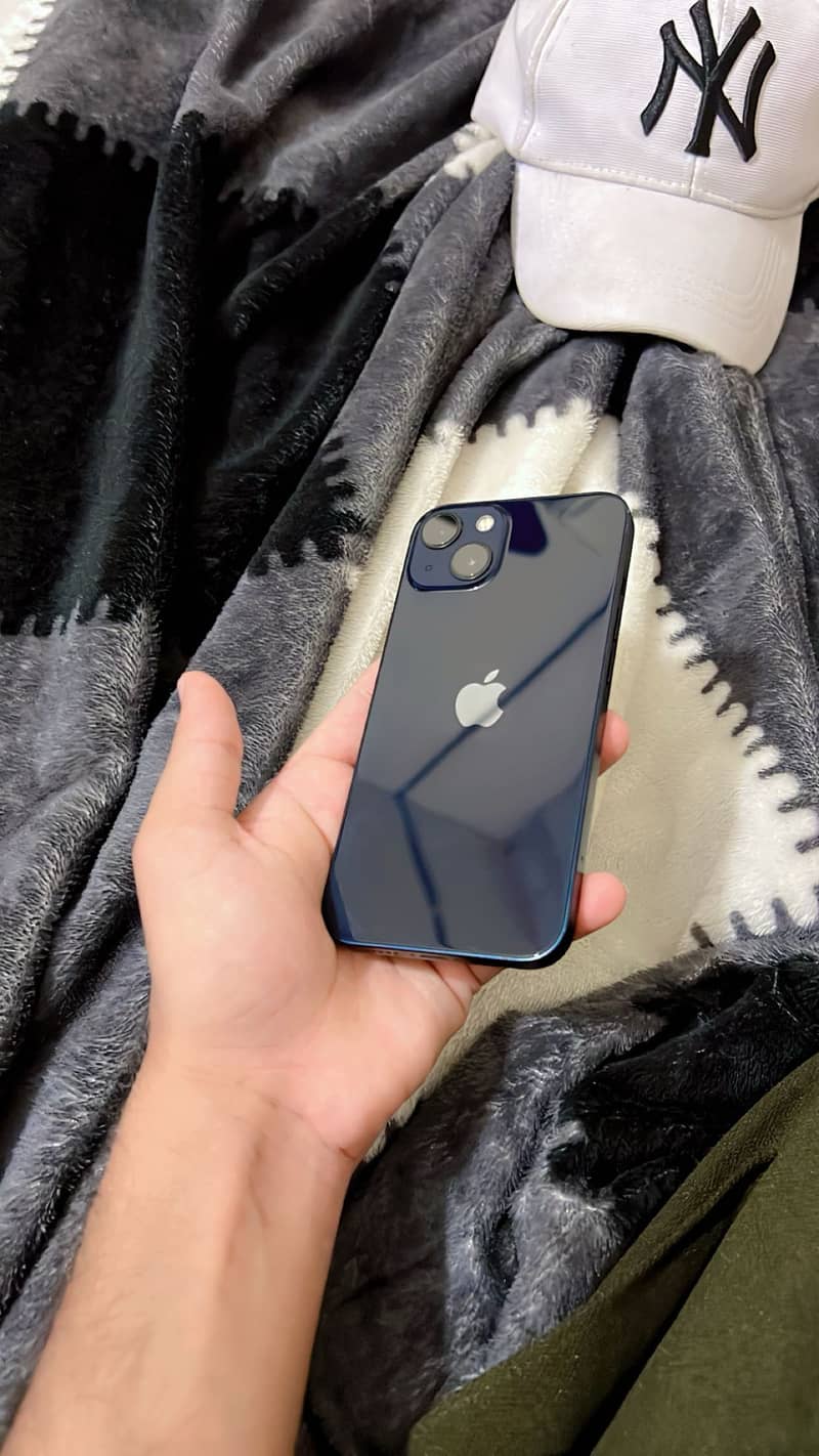 Apple iPhone 13 0