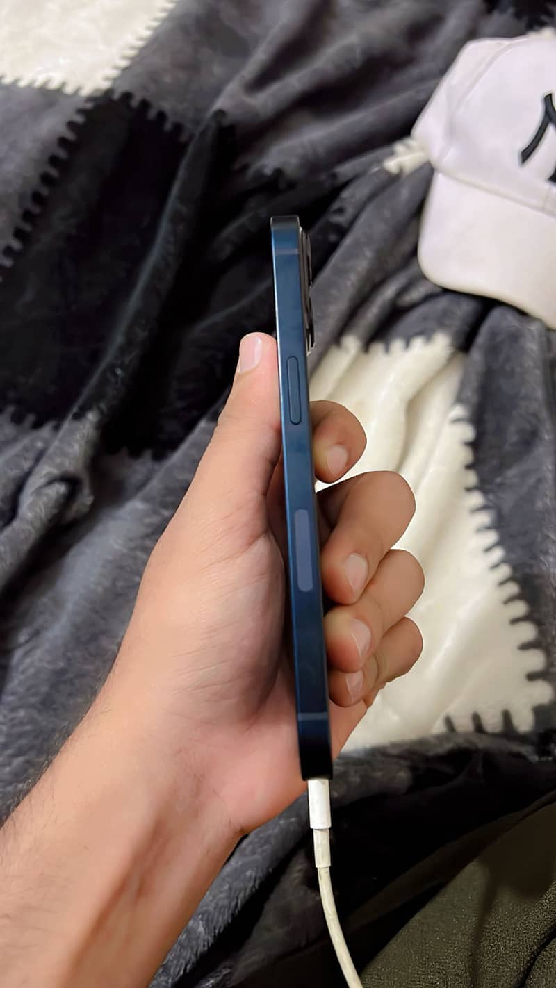 Apple iPhone 13 4