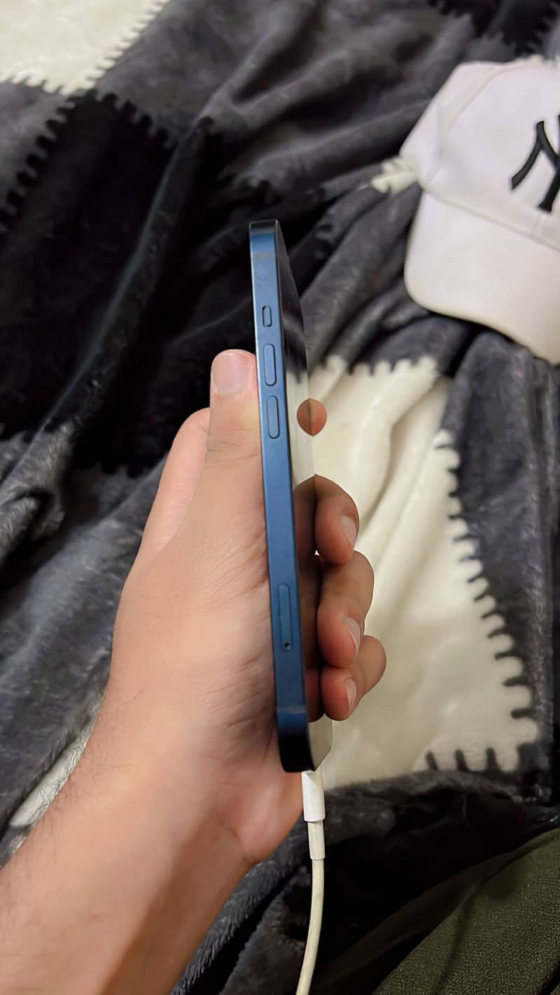 Apple iPhone 13 5