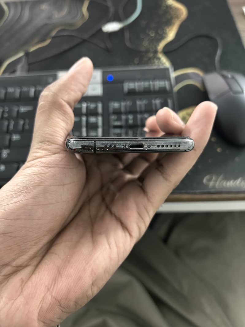 Apple iPhone Xs 1