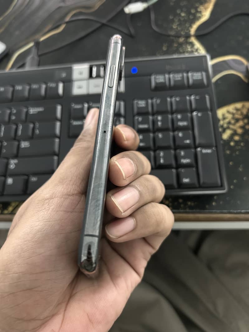 Apple iPhone Xs 5