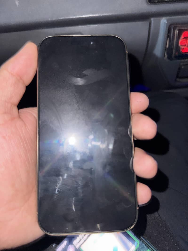 Apple iPhone 16 Pro 1