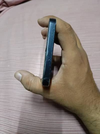 Samsung Galaxy A17 10/10 condition with box cable + 4 month warranty