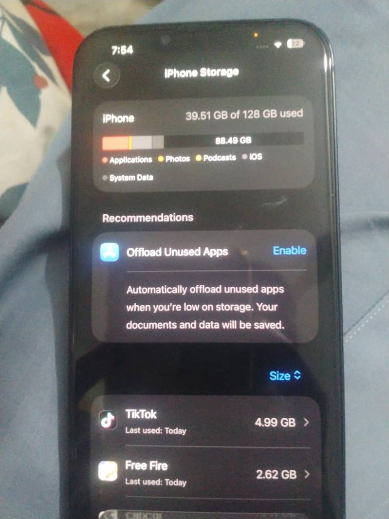 Apple iPhone 13 5