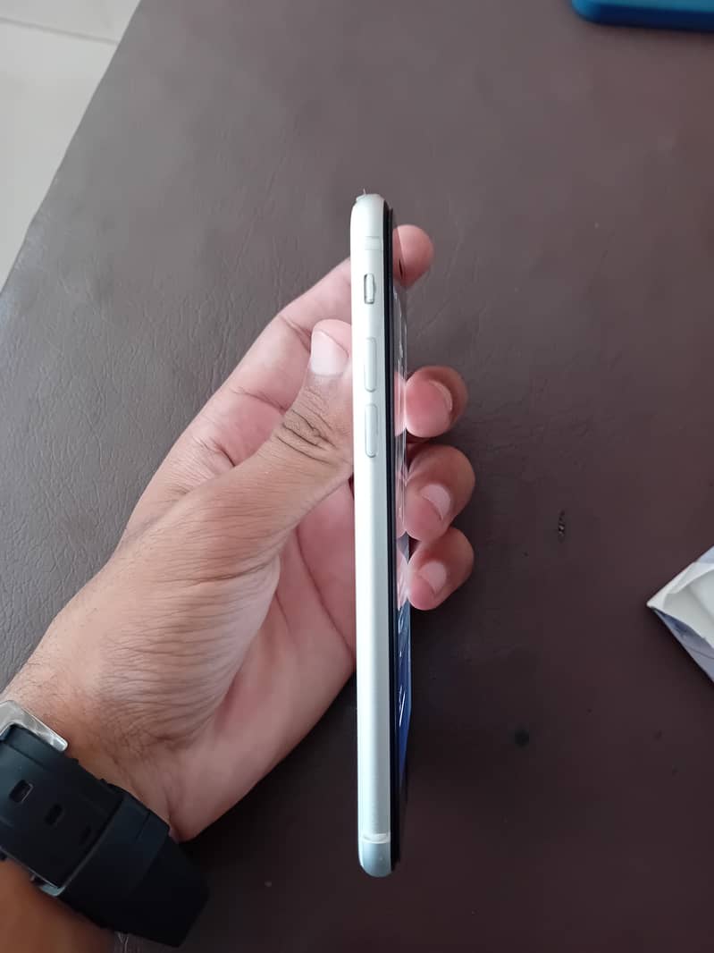 Apple iPhone SE 2nd generation 3