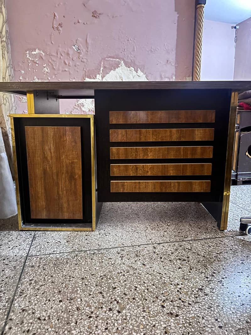 Office/study table 0