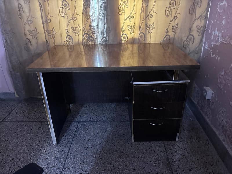 Office/study table 4