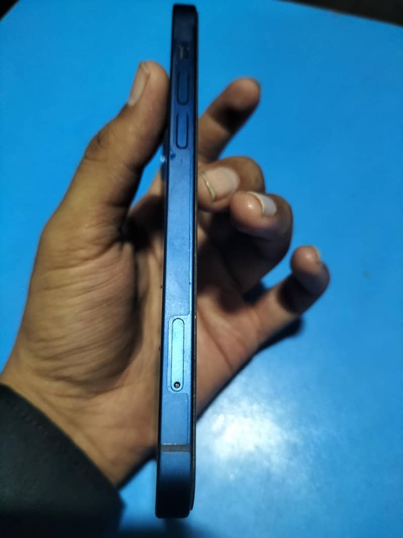 Apple iPhone 12jv 4