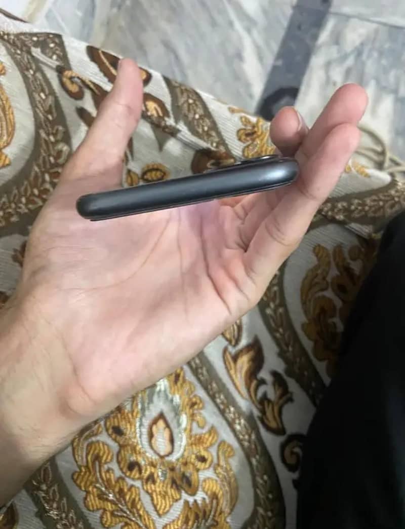 Apple iPhone 11 3