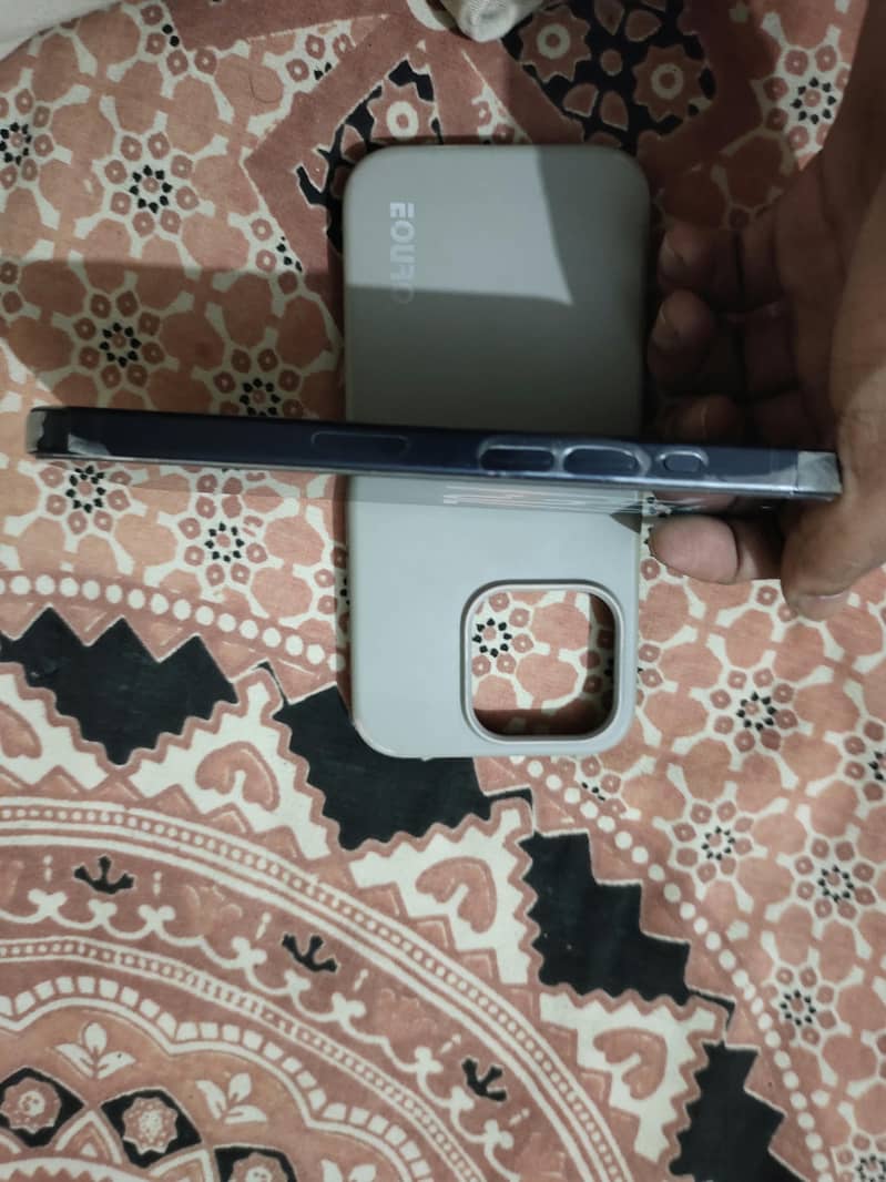 Apple iPhone 15 Pro 2